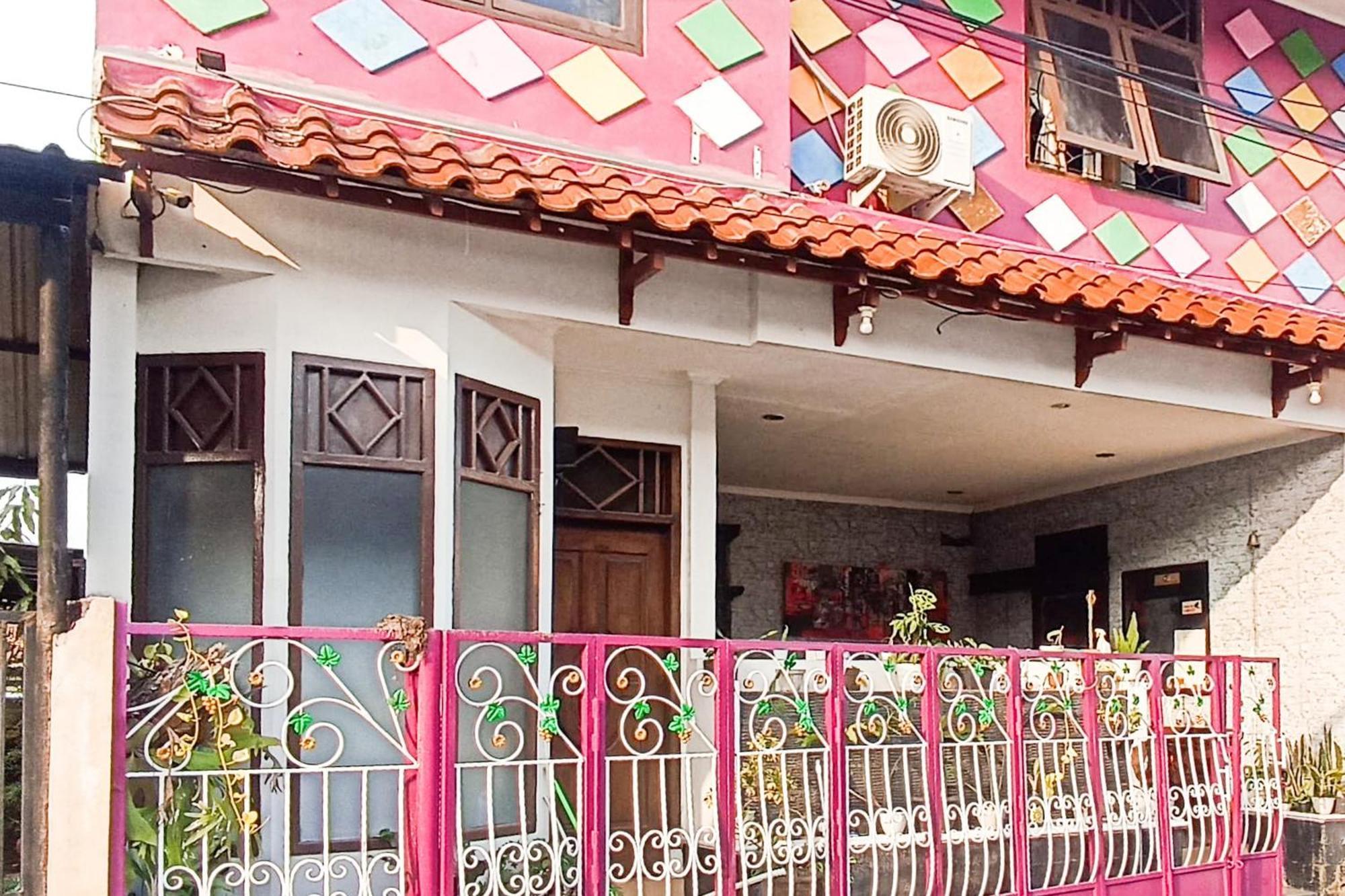 Trihakso Guest House Near Kaliurang Redpartner Слеман Экстерьер фото